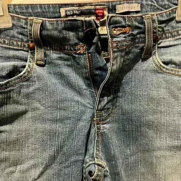 Old Navy Low Rise Boot Cut Size 2 Jeans - Picture 6 of 11